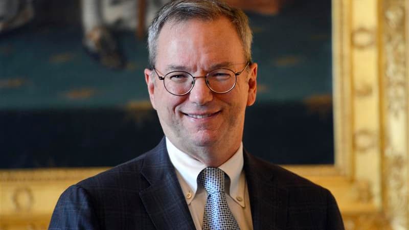 François Hollande, qui a reçu environ 45 minutes lundi Eric Schmidt, le président exécutif de Google, presse les dirigeants du groupe de trouver un accord avec les éditeurs de la presse française, faute de quoi la France pourrait, comme l'envisage déjà l'
