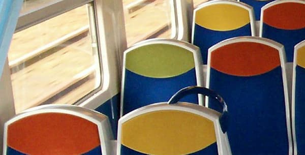 Dans des trains du RER D, exploité par la SNCF, les grilles antibombes n'existent pas. Dans des trains du RER D, exploité par la SNCF, les grilles antibombes n'existent pas.