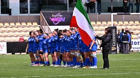 L'équipe féminine d'Italie pendant le match face à la France, aux 6 nations 2025, au Stadio Lanfranchi de Parme, le 19 avril 2025