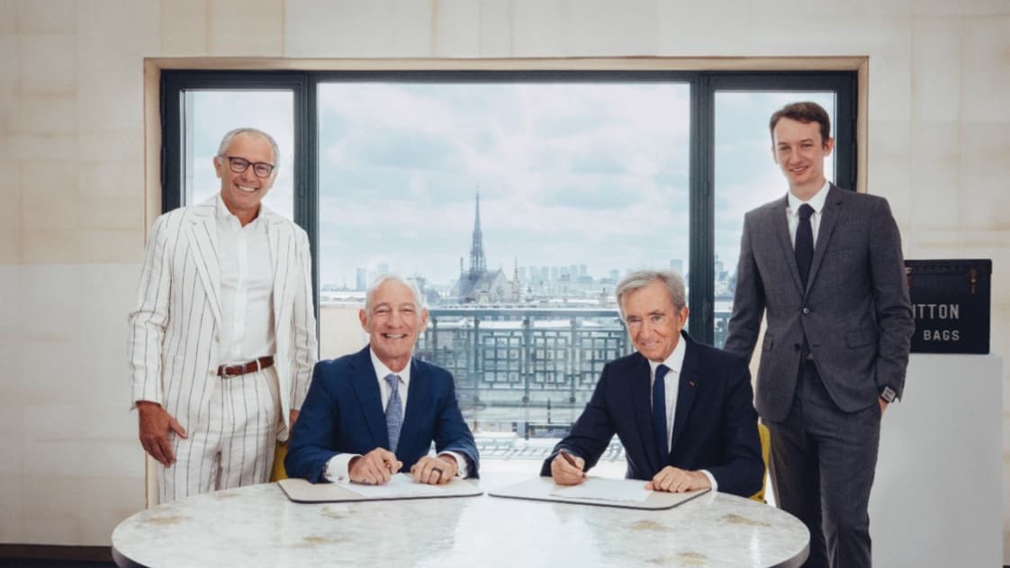 Stefano Domenicali, président de la Formule 1, Greg Maffei, PDG de Liberty Media, Bernard Arnault, PDG de LVMH, et Frédéric Arnault, PDG de la division Montres de LVMH (de gauche à droite).