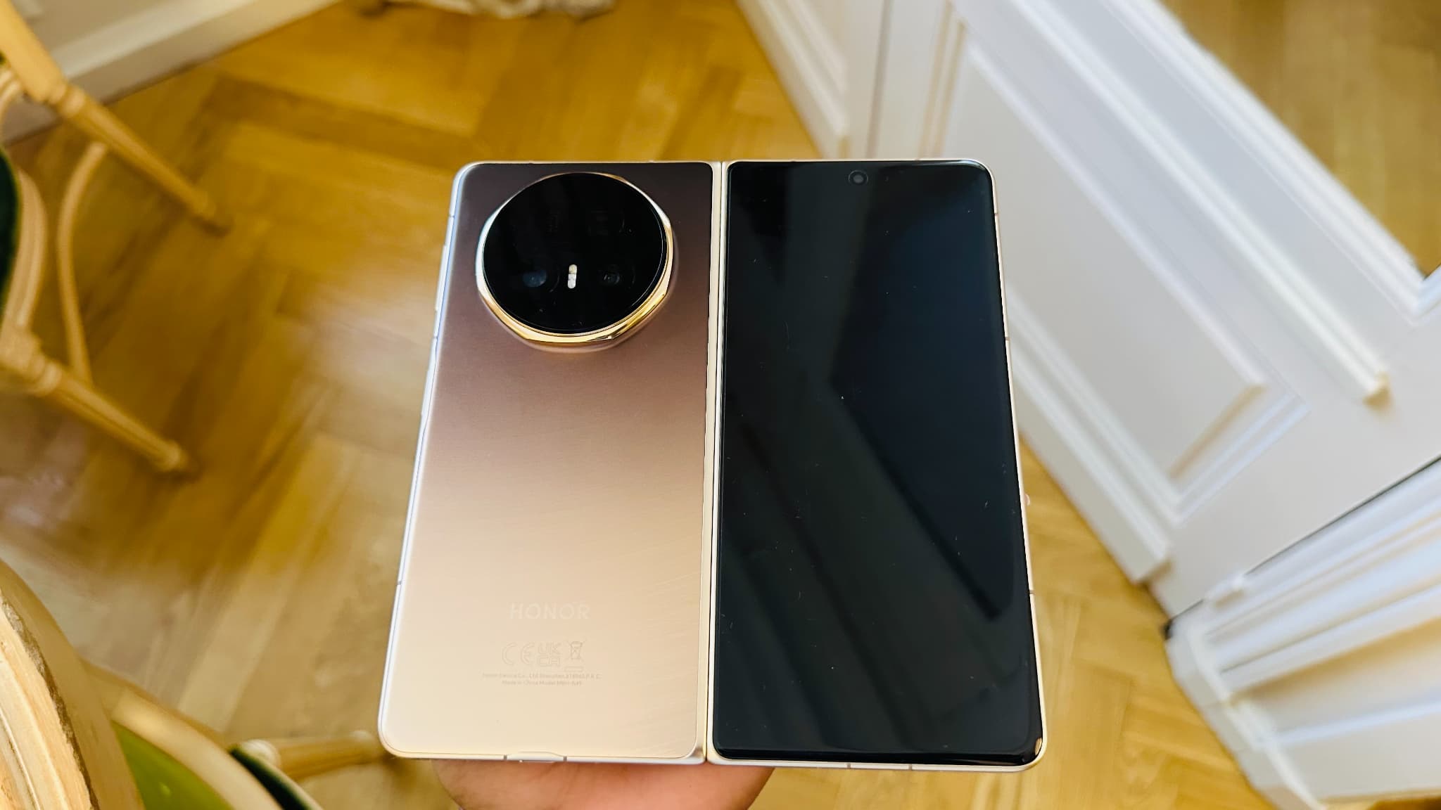 Le Honor Magic V5 est plus solide. Le Honor Magic V5 est plus solide.