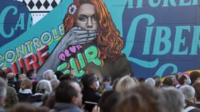 Une fresque est dévoilée à Eragny-sur-Oise en hommage à Samuel Paty 