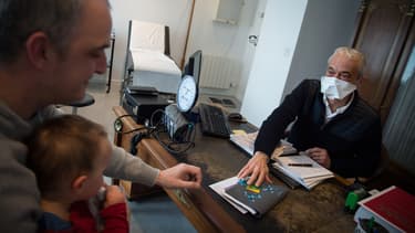 Quand le médecin traitant ne peut recevoir un patient, ce dernier peut alors faire appel à la téléconsultation.