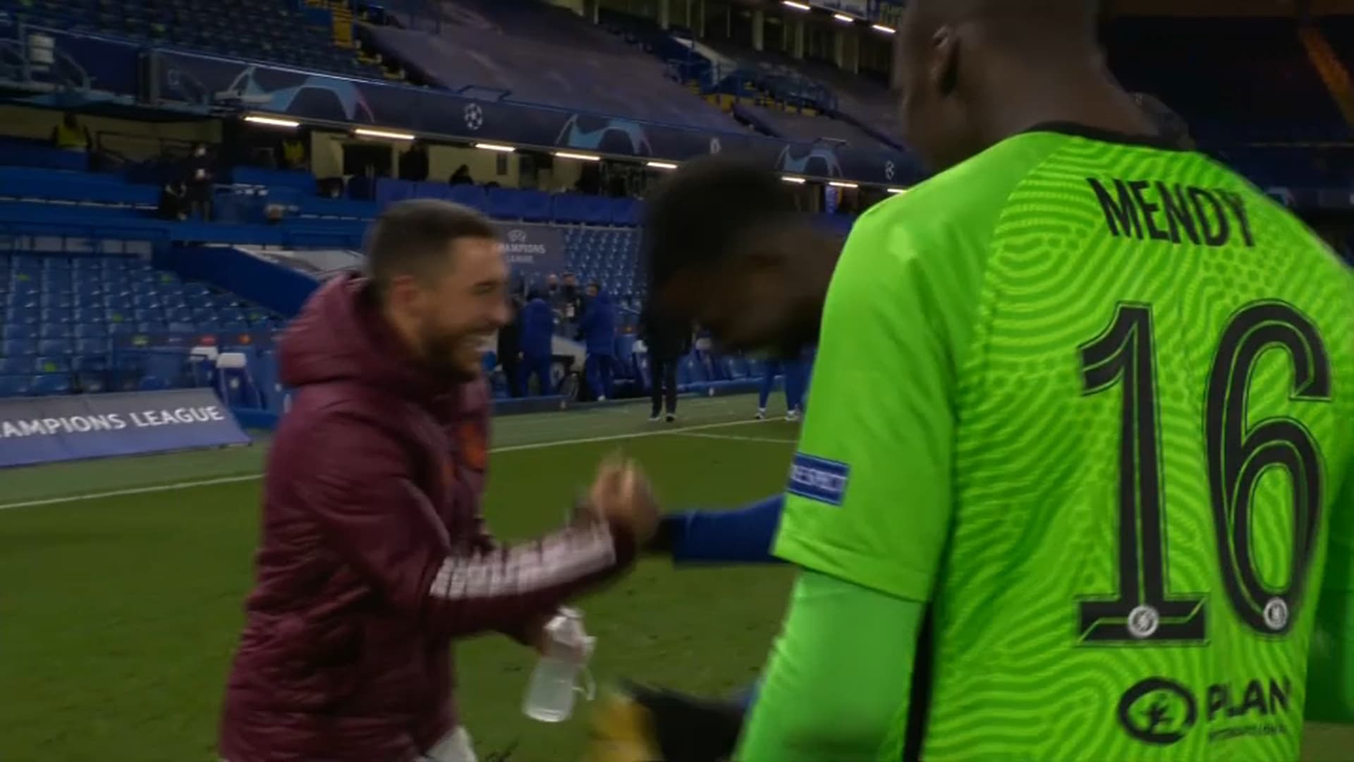 Eden Hazard avec Kurt Zouma au terme du match Chelsea-Real Madrid, à Londres le 5 mai 2021 Eden Hazard avec Kurt Zouma au terme du match Chelsea-Real Madrid, à Londres le 5 mai 2021