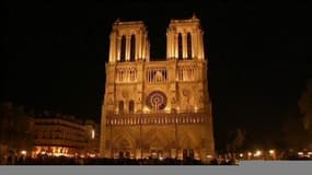Attentats de Paris: les cloches de Notre-Dame ont sonné le glas en hommage aux victimes
