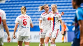Ada Hegerberg célèbre la victoire de l'OL face au PFC, le 8 mai 2022.