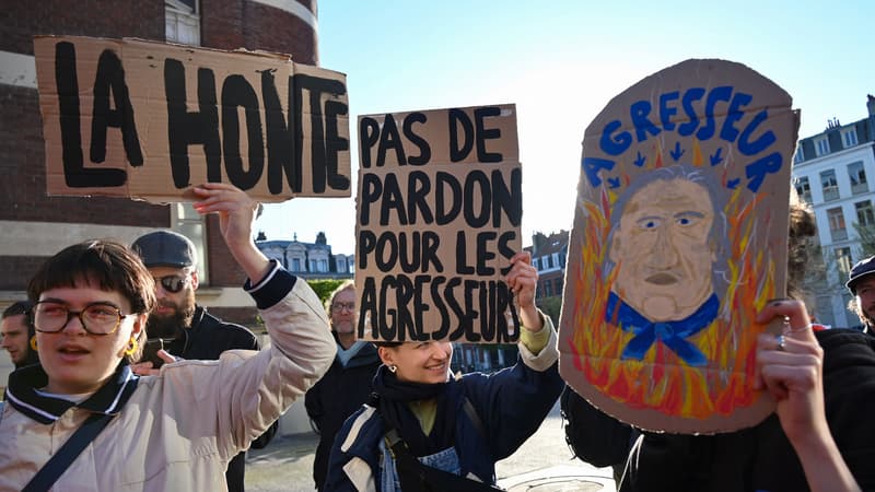 Une centaine de manifestants retardent le spectacle de Gérard Depardieu le 19 avril 2023 à Nice.