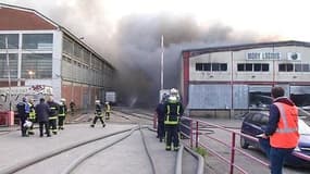 Incendie d'un entrepôt à La Courneuve: encore des foyers résiduels