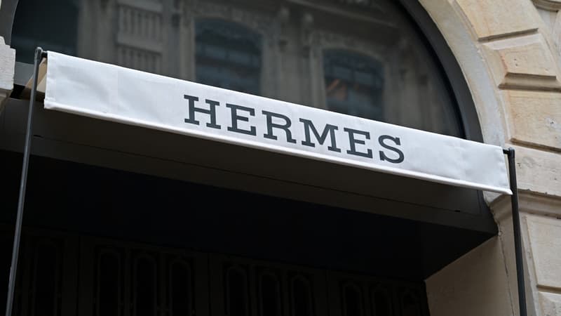 Hermès inaugure en Gironde sa 25e maroquinerie française et lance des formations gratuites et rémunérées afin de créer 260 emplois d’artisans selliers-maroquiniers