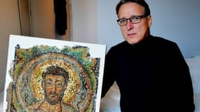 Arthur Brand et une reproduction de la mosaïque de Saint-Marc.