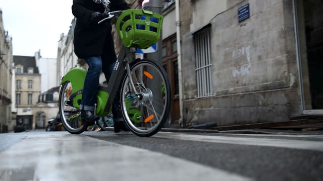 Vélib' accuse toujours du retard dans l'installation des stations.