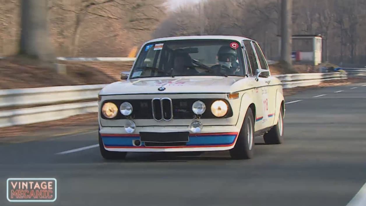 Le Tone, au volant de la BMW 2002 Turbo sur le circuit de Linas-Montlhéry (Essonne). Le Tone, au volant de la BMW 2002 Turbo sur le circuit de Linas-Montlhéry (Essonne).