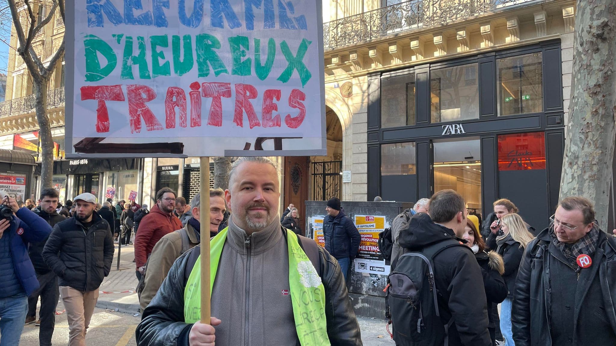 "Réforme d'heureux traitres": Yadlur lors de la 3e journée d'action contre la réforme des retraites.