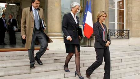 Le Secrétaire d'Etat aux Affaires européennes Pierre Lellouche et la ministre de l'Economie Christine Lagarde (ici à gauche et au centre, en compagnie de Valérie Pécresse) ont déploré les mesures de réduction des effectifs de leurs cabinets. Les ministère