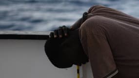 Une personne rescapée de la mer Méditerranée en mai 2016