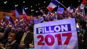 Les soutiens de François Fillon, lors de son meeting à Besançon, le 9 mars 2017. 