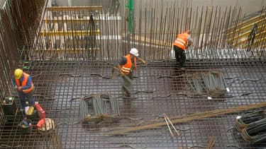Les autorités françaises s'interrogent pour savoir si la croissance économique sera de 0,1% ou 0,2% au deuxième trimestre en France, a déclaré vendredi François Hollande, juste après la publication d'une prévision de baisse de 0,1% par la Banque de France