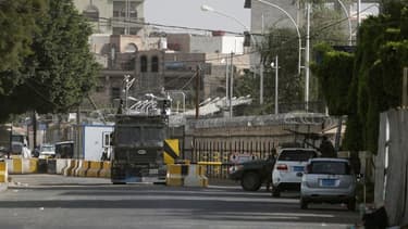 L'ambassade de France à Sanaa, au Yémen, en septembre dernier. Le bâtiment, fermé depuis dimanche, ne rouvrira pas ses portes avant mercredi inclus en raison d'un risque élevé d'attentats de la part d'Al Qaïda. Plusieurs pays occidentaux ont également fer