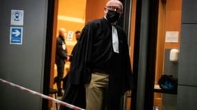 L'avocat de Nordahl Lelandais, Me Alain Jakubowicz, à la cour d'assise de Grenoble, lors du procès de son client pour le meurtre de Maëlys de Araujo, le 1er février 2022