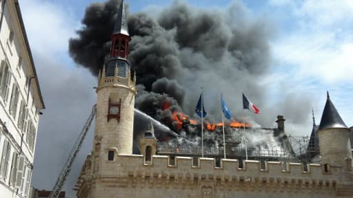 L'hotel de ville de La Rochelle a été ravagé par un incendie le 28 juin.