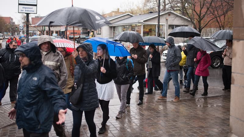 Des files d'attente interminables se sont formées à Montréal.