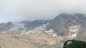Le glacier de la Marmolada, dans le massif des Dolomites, dans les Alpes italiennes, le 3 juillet 2022