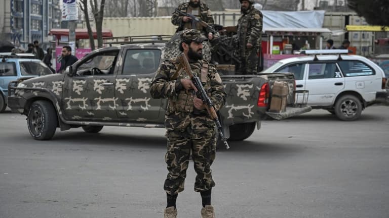 Des talibans en patrouille à Kaboul, le 21 janvier 2022 en Afghanistan