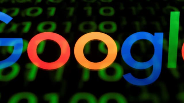 L'association altermondialiste Attac a mené une "opération Robin des bois" contre le siège français de Google à Paris, pour dénoncer les pratiques d'évasion fiscale des géants du numérique.