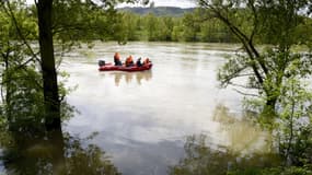 A Saint-Rambert-d'Albon, dans la Drôme, les recherches pour retrouver le petit Yasin, tombé dans une rivière mardi, ont été suspendues.