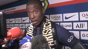 Nordi Mukiele, défenseur du PSG, en zone mixte le 12 mai 2024