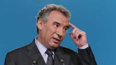 François Bayrou a réclamé mercredi une unité nationale pour la France, entrée officiellement en récession pour la première fois depuis quatre ans. /Photo d'archives/REUTERS/Gonzalo Fuentes