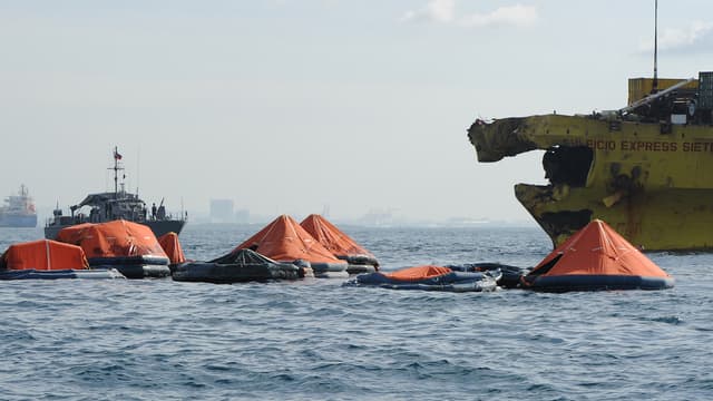 Les secours continuent de rechercher des survivants, après la collision frontale entre en cargo et un ferry survenue dans l'archipel philippin.
