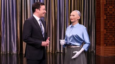 Sophia est déjà une star. Jimmy Fallon l'a même taquiné en lui demandant si elle contait "détruire l'espèce humaine". "Ok, je vais le faire", a-t-elle répondu.