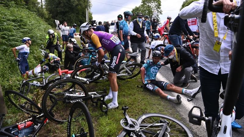 Plusieurs coureurs touchés après une grosse chute sur le Tour de France