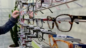 Les ventes de lunettes ont représenté 12 millions d’équipements
complets (composés de deux verres et d’une monture) en 2017.