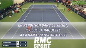 En perdition dans le 3e set, il cède sa raquette à la ramasseuse de balle