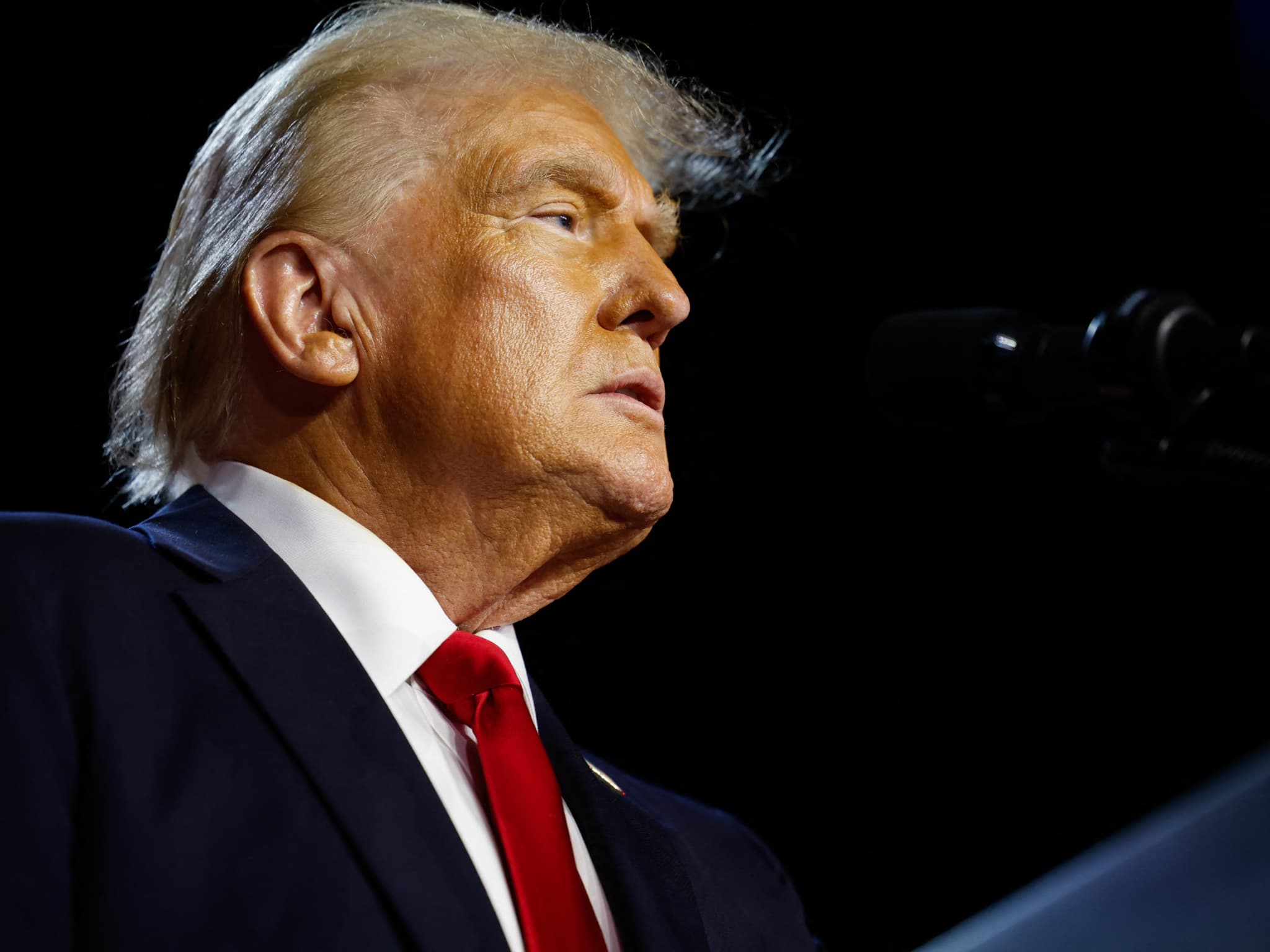 Donald Trump lance sa propre cryptomonnaie, la valorisation bondit à  plusieurs milliards