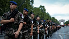 Des militaires participent aux répétitions du défilé du 14-Juillet, le 12 juillet 2021 sur les Champs-Élysées, à Paris.