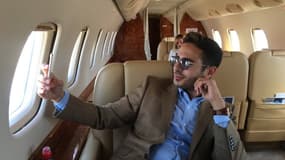Simom Leviev, dit "l'arnaqueur de Tinder", continue aujourd'hui de mener sa vie de jetsetteur.