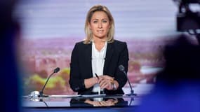 La journaliste Anne-Sophie Lapix, sur le plateau du 20H de France le 25 janvier 2022.