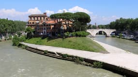 L'hôpital Fatebenefratelli situé à l'ouest de l'île Tibérine, à Rome, en Italie