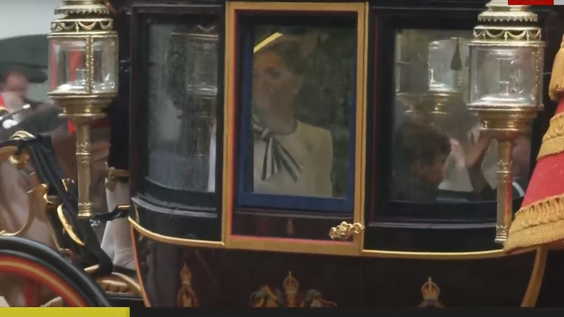 Kate Middleton et ses trois enfants dans leur carrosse, le 15 juin 2024 pour Trooping The Colour