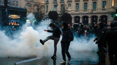 Des tensions ont éclaté à la fin de la manifestation parisienne, jeudi 9 janvier 2020.