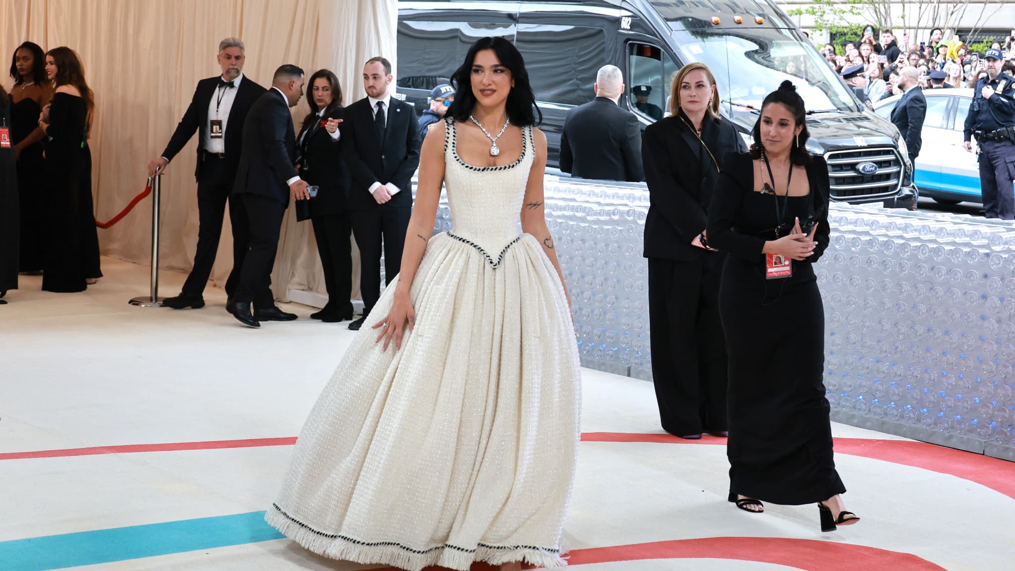 Dua Lipa lors du Met Gala 2023 Dua Lipa lors du Met Gala 2023