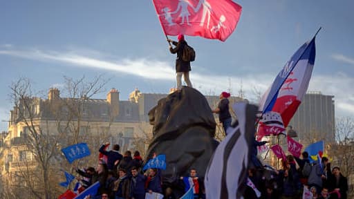 La Manif pour tous a repris du service dimanche à Paris et à Lyon.