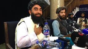 Zabihullah Mujahid, maître d'oeuvre de la communication des talibans, lors d'une conférence de presse, le 17 août.  
