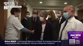 Élisabeth Borne en visite dans un service pédiatrique de cancérologie dans le Val-de-Marne