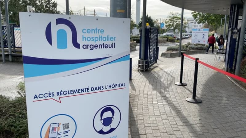 Un panneau devant le centre hospitalier d'Argenteuil (Val-d'Oise) à la mi-octobre 2023