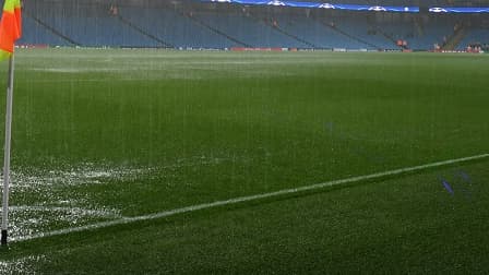En septembre dernier, la pelouse de Manchester City était gorgée d'eau.