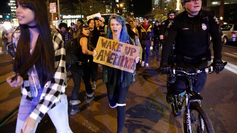 Chaque jour, des milliers d'Américains descendent dans la rue pour protester contre l'élection de Donald Trump.